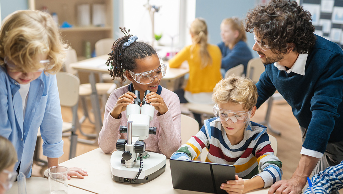 School-STEM-Microscope_1200x678